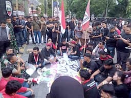 gmni_medan_demo_di_kodim_0201_soroti_keterlibatan_tni_di_ranah_sipil_dan_program_nasional