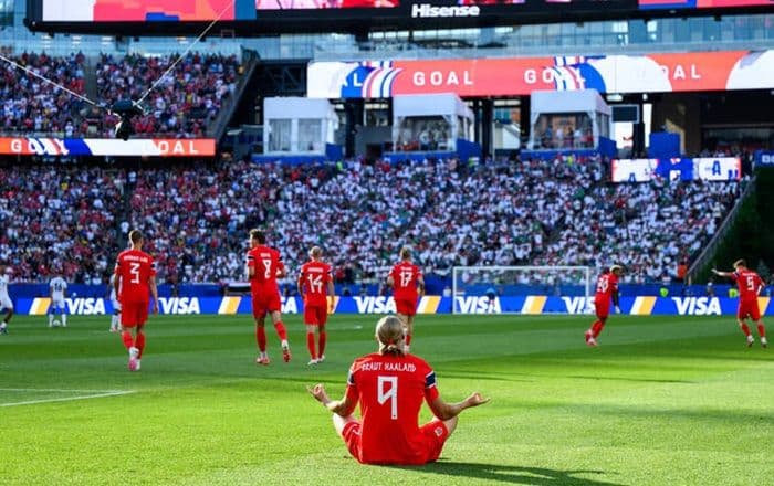 haaland_menggila_di_debut_piala_dunia_norwegia_bungkam_irak_dalam_laga_sarat_drama