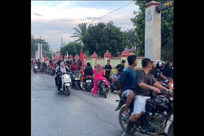kantor_pt_agrinas_palma_nusantara_di_kualuh_hulu_dibakar_massa_usai_warga_tewas_diduga_dianiaya