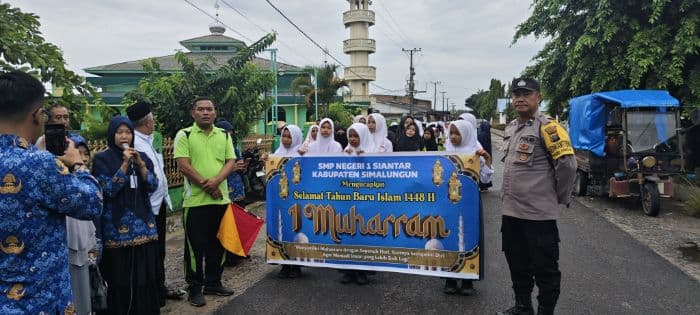 ratusan_pelajar_dan_warga_meriahkan_pawai_1_muharram_di_simalungun