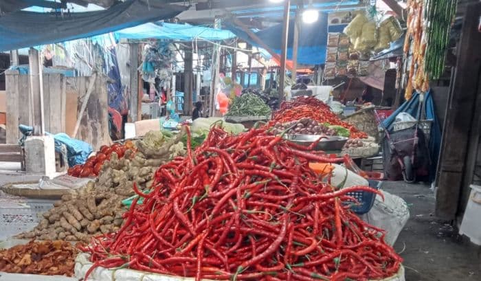 sehari_harga_cabai_merah_keriting_di_toba_melonjak_rp10000_per_kilogram