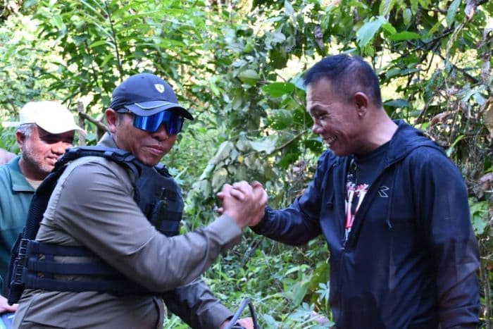 masinton_dan_taripar_kolaborasi_bangun_jalan_di_perbatasan_pastob_taptengparmonangan_taput