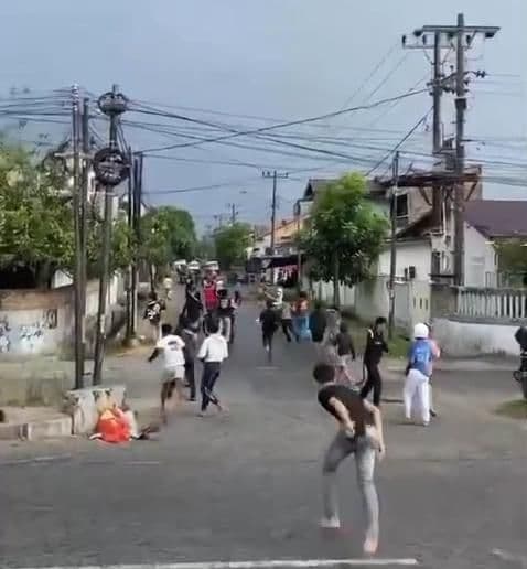 tawuran_dua_kelompok_geng_motor_pecah_di_helvetia