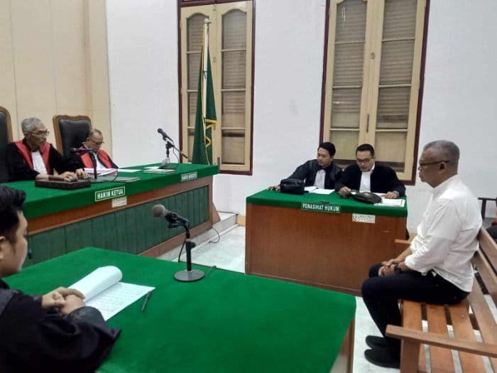 terdakwa_korupsi_lahan_ptpn_iv_rp1_miliar_minta_dibebaskan_sebut_istri_idap_kanker
