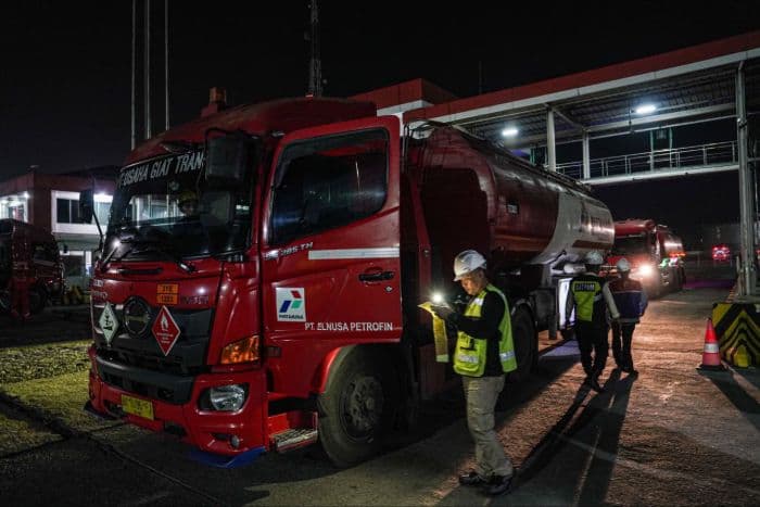 antrean_spbu_di_medan_diklaim_berkurang_pertamina_bantah_isu_transporter_mogok