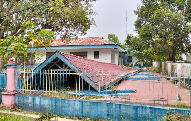 bangunan_bekas_kantor_disdamkarmat_deli_serdang_roboh_warga_minta_segera_diperbaiki