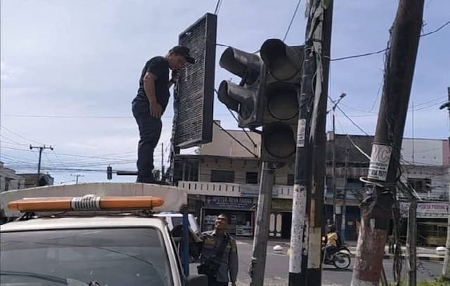 lima_traffic_light_rusak_di_pematangsiantar_dishub_siapkan_laporan_polisi