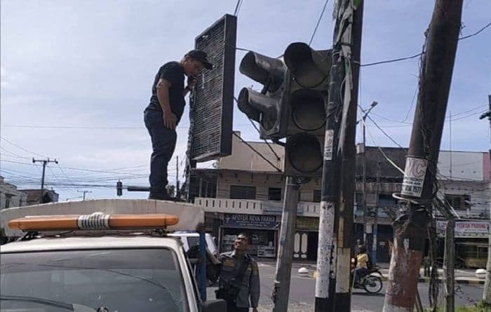 lima_traffic_light_rusak_di_pematangsiantar_dishub_siapkan_laporan_polisi