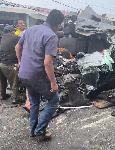 sejumlah_korban_terjebak_usai_kecelakaan_beruntun_di_sibolangit