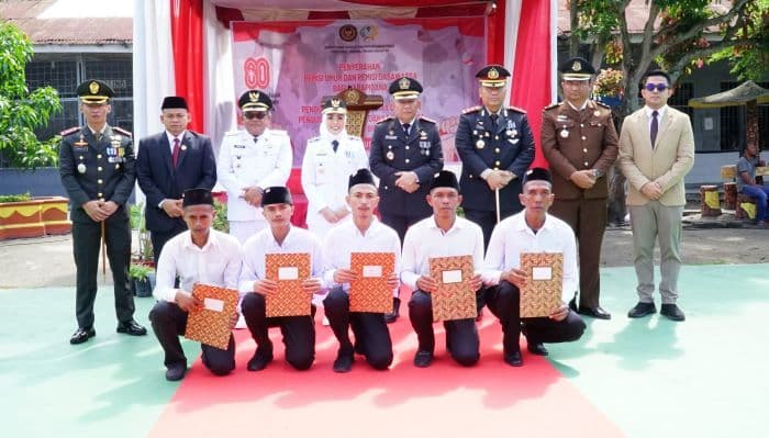 733_warga_binaan_lapas_rantauprapat_terima_remisi_kemerdekaan_44_langsung_bebas