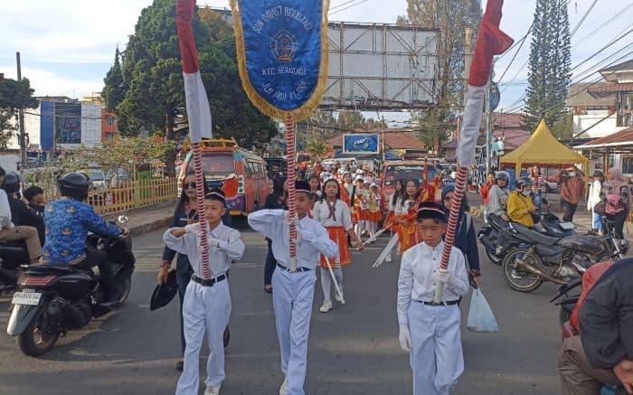 berastagi_semarak_pawai_pelajar_warnai_hut_ke80_ri_di_kota_pahlawan
