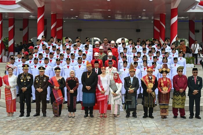 hut_ke80_kemerdekaan_ri_gubernur_wagub_dan_sekda_sumut_kompak_pakai_baju_adat