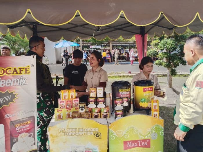 indocafe_bagikan_ribuan_cup_kopi_gratis_semarakkan_hut_ri_ke80_di_simalungun