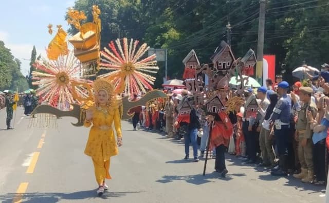 karnaval_kemerdekaan_dan_parade_marching_band_semarakkan_hut_ke80_ri_di_asahan_