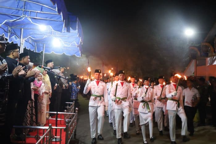 pawai_obor_meriahkan_hut_ke80_ri_begini_pesan_wali_kota_tanjungbalai_mahyaruddin