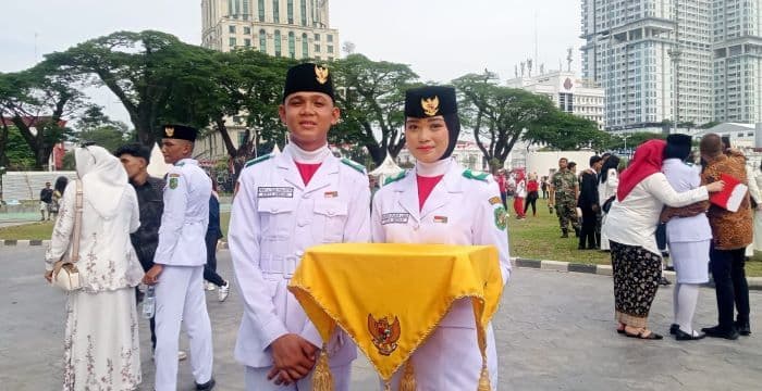 siswa_sma_taruna_aljabar_jadi_pembawa_baki_dan_penggerek_bendera_hut_ke80_ri_di_kota_medan