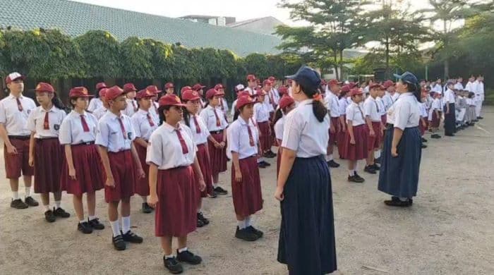 upacara_hut_ri_di_slb_b_karya_murni_medan_siswa_gunakan_bahasa_oral_