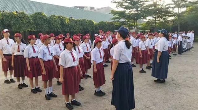 upacara_hut_ri_di_slb_b_karya_murni_medan_siswa_gunakan_bahasa_oral_