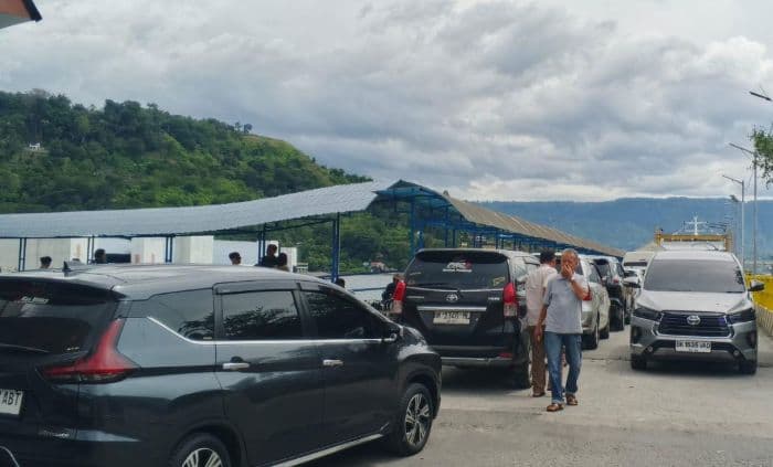 692_kendaraan_menuju_samosir_asdp_tambah_layanan_tiga_kmp_hingga_tengah_malam