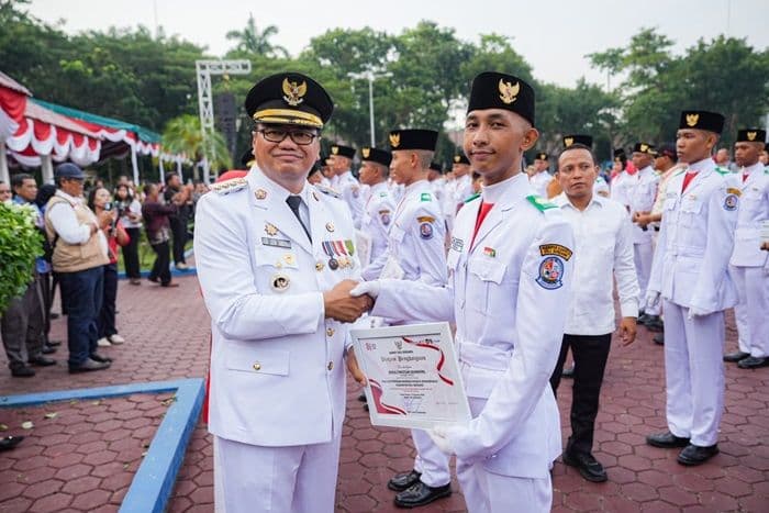pemkab_deli_serdang_serahkan_penghargaan_usai_upacara_hut_ke81_ri