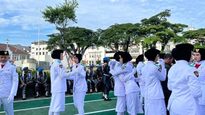 usai_kibarkan_merah_putih_paskibraka_medan_ungkap_rasa_haru_dan_bangga_