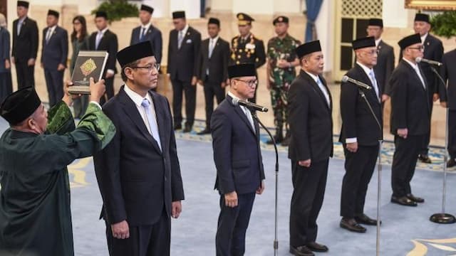 pelantikan_kabinet_baru_djamari_menko_polhukam_erick_menpora_dofiri_stafsus_presiden