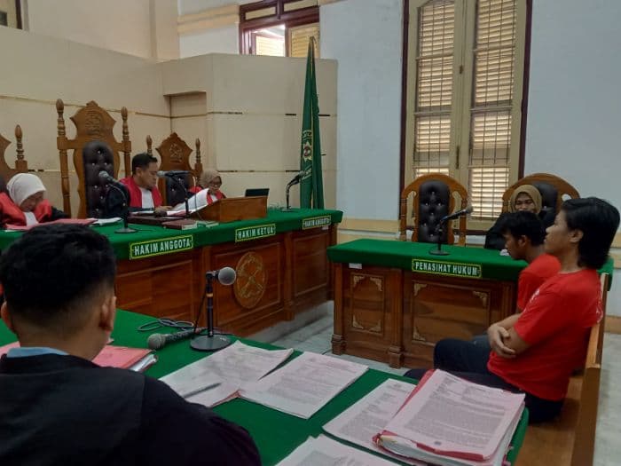 dua_orang_kurir_sabu_1_kg_di_medan_divonis_12_tahun_penjara