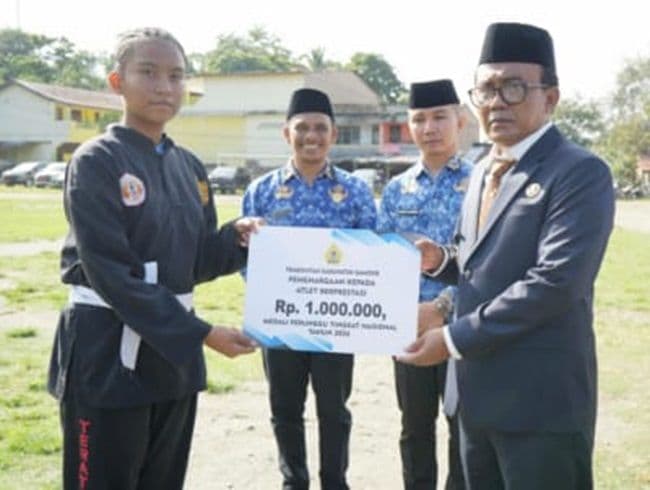 harumkan_nama_samosir_84_atlet_dan_20_pelatih_berprestasi_dapat_tali_asih_dari_pemkab_