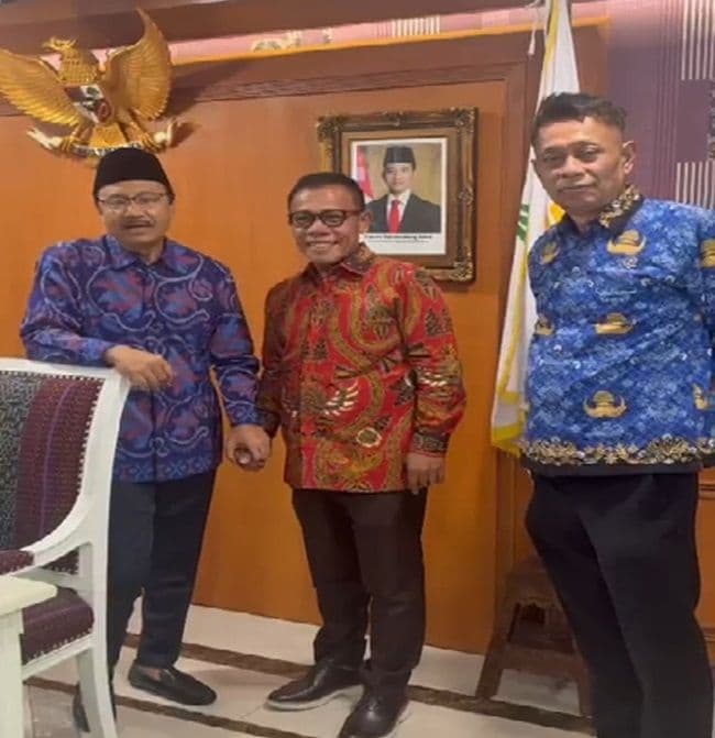 masinton_jemput_bola_ke_kemensos_desak_pencairan_jadup_dan_bantuan_isi_hunian_korban_banjir_tapteng_