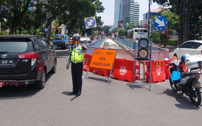 proyek_brt_mebidang_persempit_jalan_sat_lantas_medan_siapkan_personel_di_titik_rawan_macet