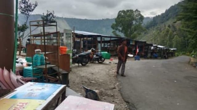 sempat_ricuh_pedagang_menara_pandang_tele_akhirnya_sepakat_bongkar_lapak_mandiri_