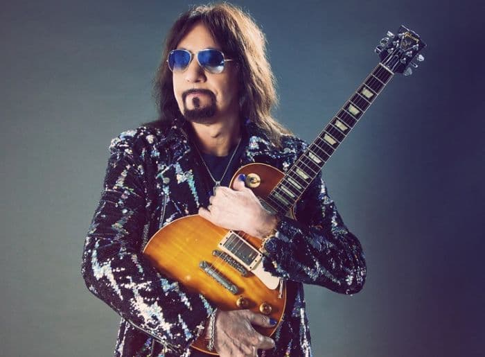 ace_frehley_gitaris_legendaris_kiss_meninggal_dunia_di_usia_74_tahun