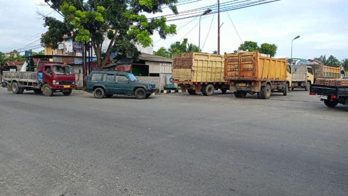 antrean_kendaraan_solar_kembali_terjadi_di_langkat