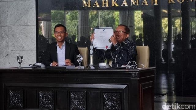 asrul_sani_klarifikasi_ijazah_doktor_pamer_dokumen_lengkap_dan_tak_laporkan_penuduh