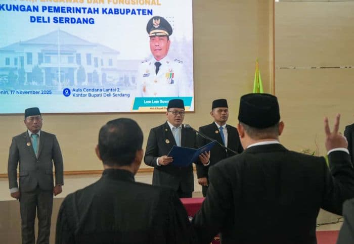 bupati_asri_ludin_tambunan_lantik_staf_ahli_administrator_dan_pengawas_pemkab_deli_serdang