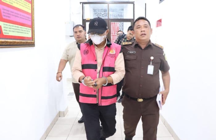 kasi_sarpras_medan_polonia_ditahan_terkait_korupsi_bbm_subsidi_kerugian_negara_capai_rp332_juta