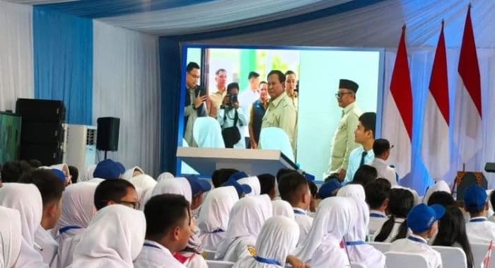 prabowo_resmikan_program_digitalisasi_pembelajaran_di_sekolah_indonesia