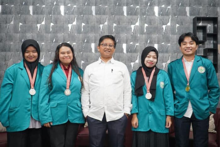 prestasi_ptik_unimed_raih_4_medali_di_islc_2025_berkat_fasilitas_multimedia_modern