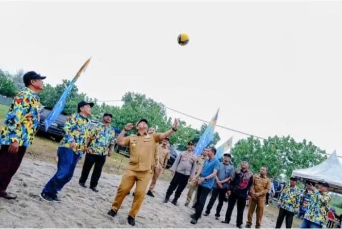 14_tim_voli_pantai_putra_perebutkan_piala_bergilir_bupati_batu_bara