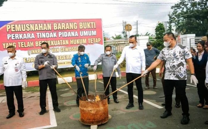 598_gram_sabu_dan_127_butir_ekstasi_dimusnahkan_di_kejari_binjai