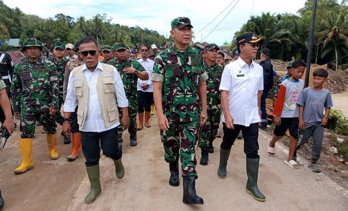 pangdam_ibb_tinjau_lokasi_banjir_garoga_pastikan_pemulihan_cepat_untuk_warga