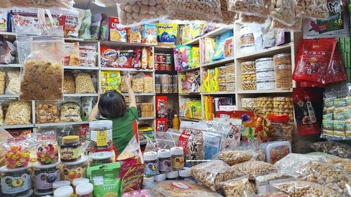 penjualan_kue_natal_di_pasar_ramai_medan_anjlok_hingga_50_persen_pedagang_keluhkan_daya_beli