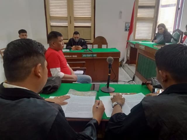 zul_iqbal_terdakwa_kasus_penganiayaan_anak_tiri_minta_bebas_ph_soroti_perubahan_dakwaan_jpu