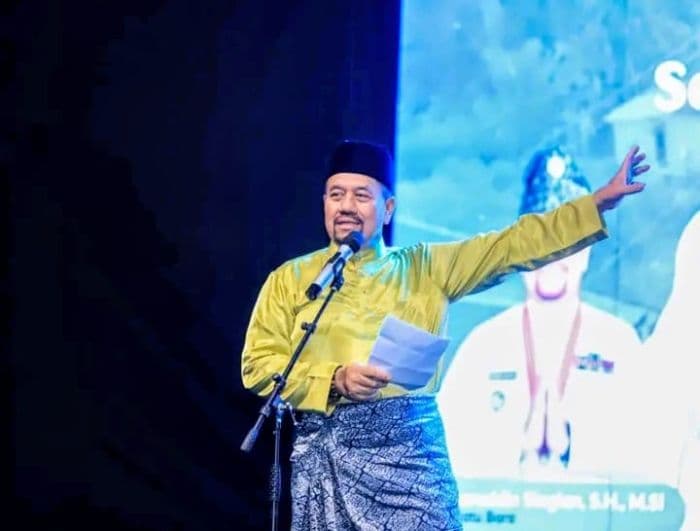 bupati_baharuddin_siagian_sesalkan_tindakan_oknum_penghadang_wisatawan_dari_kapal_pesiar_di_kuala_tanjung