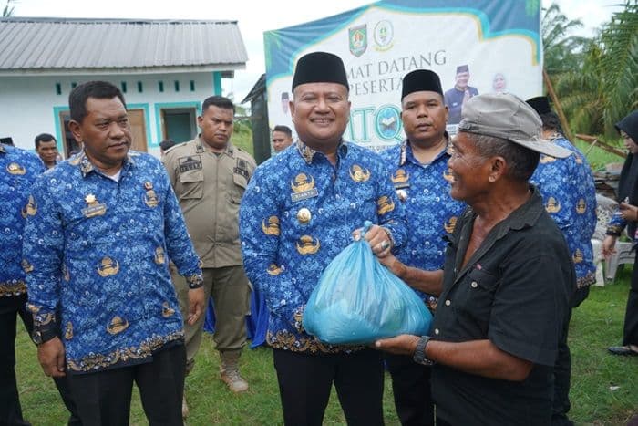 500_paket_sembako_disalurkan_wabup_asahan_rianto_pastikan_warga_sei_dua_hulu_tak_sendirian