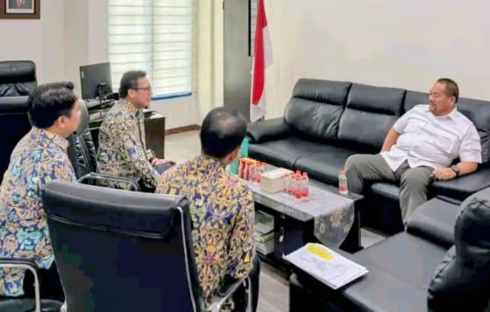 bupati_baharuddin_kunjungi_balai_besar_wilayah_sungai_koordinasi_percepatan_perbaikan_bendung_irigasi_di_batu_bara