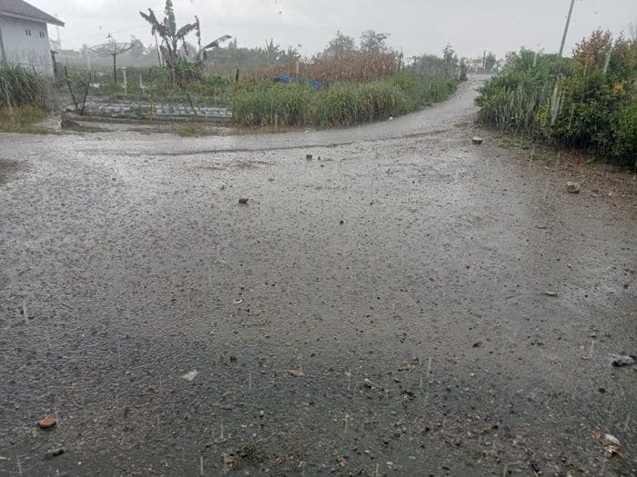 curah_hujan_tinggi_bpbd_toba_imbau_waspada_banjir_dan_longsor