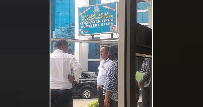 foto_dua_pejabat_putr_dairi_di_kejatisu_beredar_kadis_dan_kabid_bungkam
