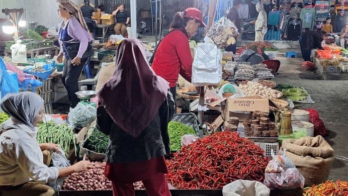 jelang_puasa_harga_cabai_dan_bawang_merah_di_medan_melonjak_tajam