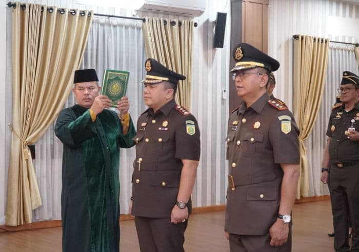 kajati_sumut_lantik_kajari_deli_serdang_dan_padang_lawas_tekankan_integritas